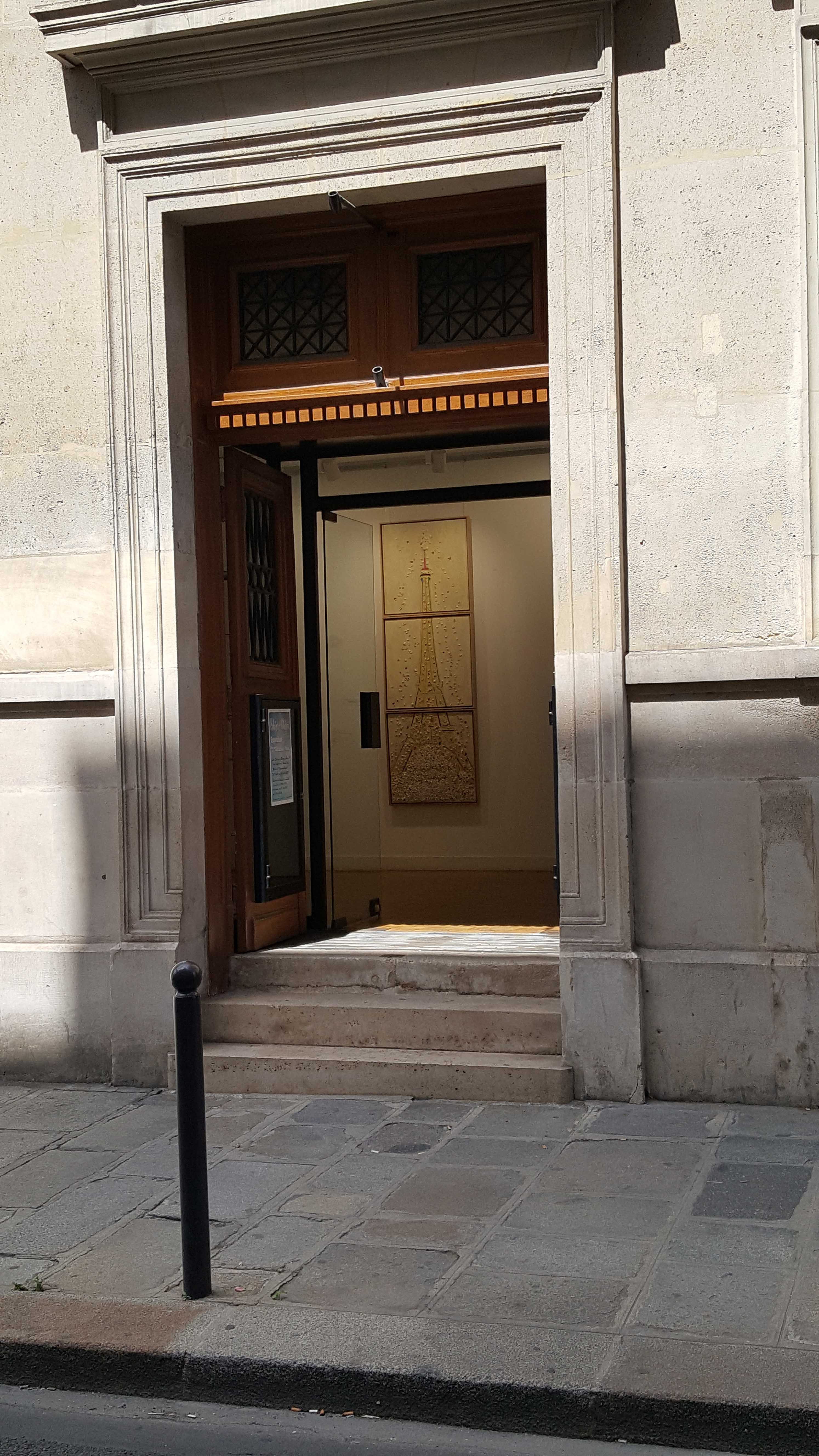 Entrée de la Gallérie de la Mairie du 7ème.